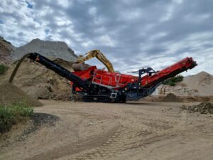 TEREX-FINLAY 883+ triple shaft